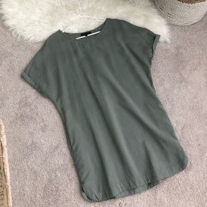 New boutique sage oversized above-knee dress